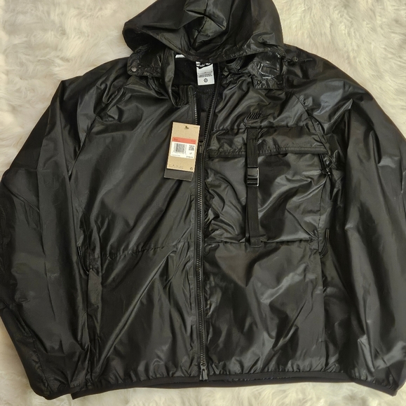 MEN'S NIKE SPORTSWEAR TECH WOVEN CARGO PACKABLE LINED JACKET - Picture 2 of 8